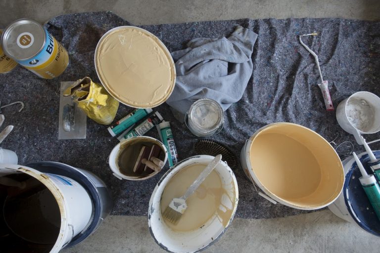 Wandfarbe Wasser abgesetzt: Was tun?