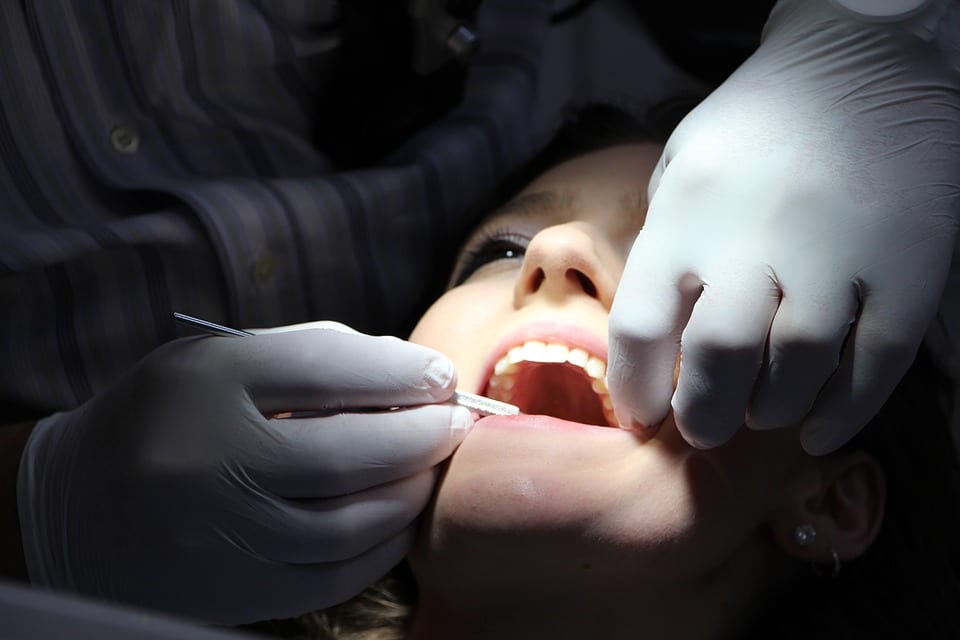 Zahnarzt-Untersuchung