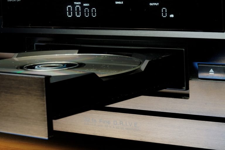 CD Player spielt neue CD nicht ab